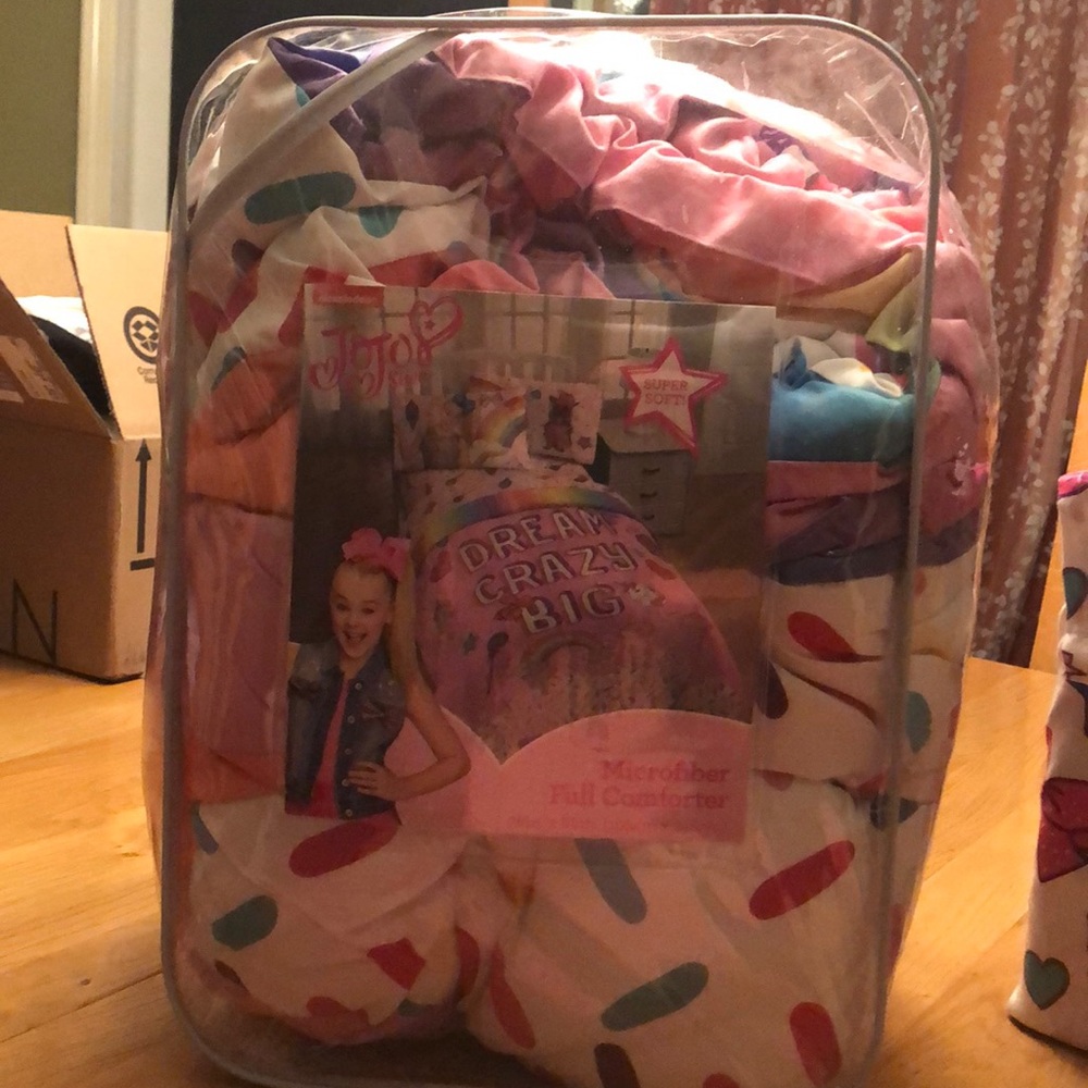 Full size JoJo Siwa sheet set and comforter